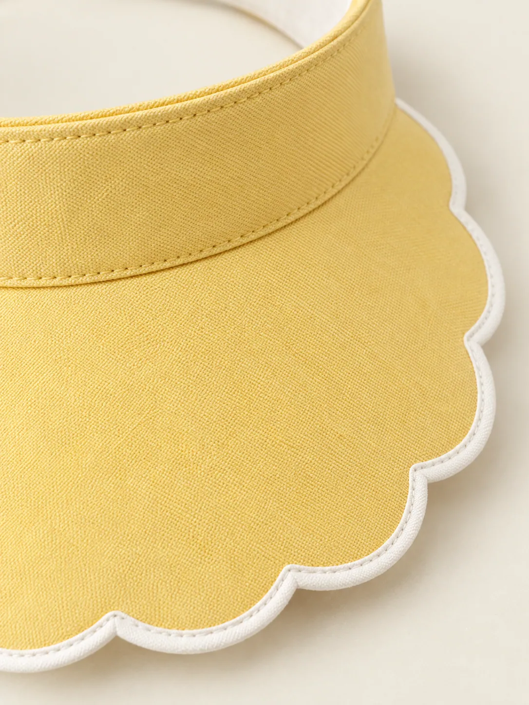 Scallop-Brim Visor, close-up of the scalloped chalk-bound brim